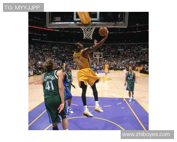 湖人三节狂轰62分逆转小牛科比下场休息展现团队实力