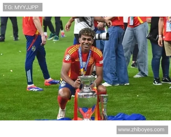 库库雷利亚之夜!马卡盛赞:世俱杯冠军支柱,他成功击退了亚马尔 库库雷利亚之夜!马卡盛赞:世俱杯冠军支柱,他成功击退了亚马尔